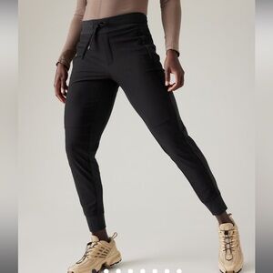 ATHLETA HEADLANDS HYBRID TREK JOGGER Black